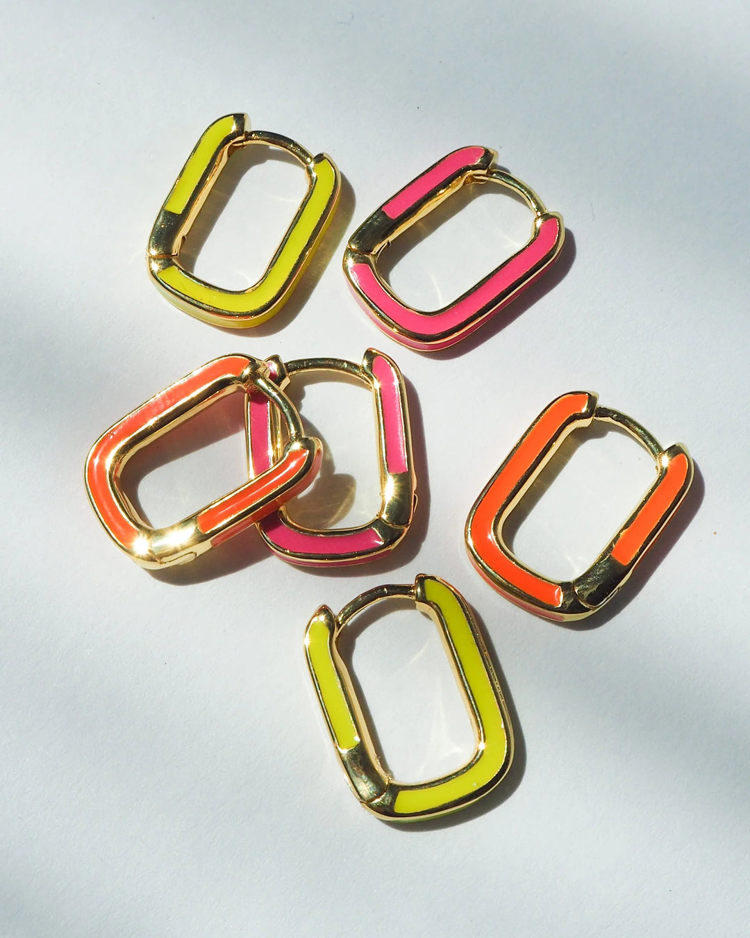 Enamel Chain Link Huggies