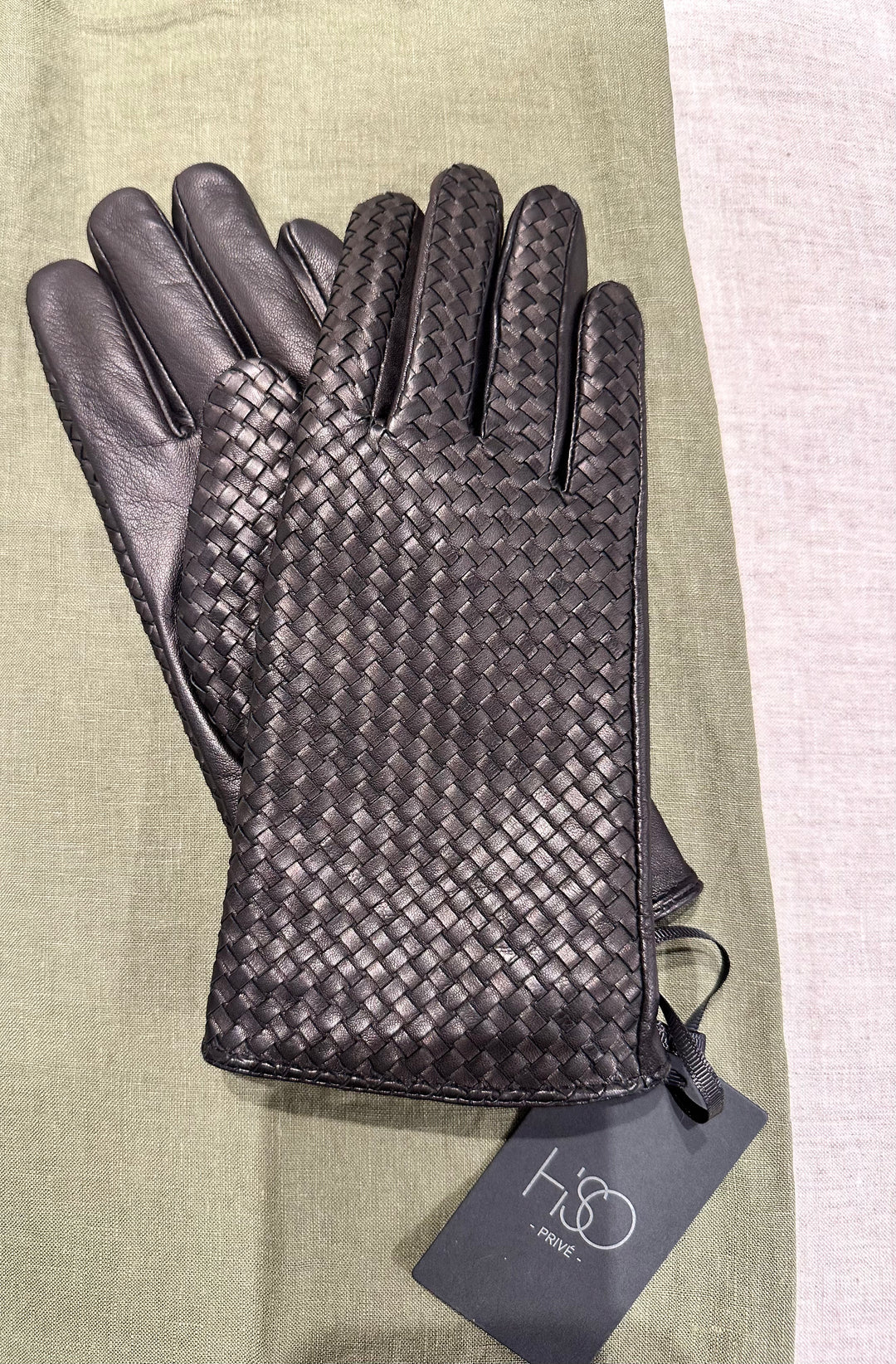 Adeline Glove