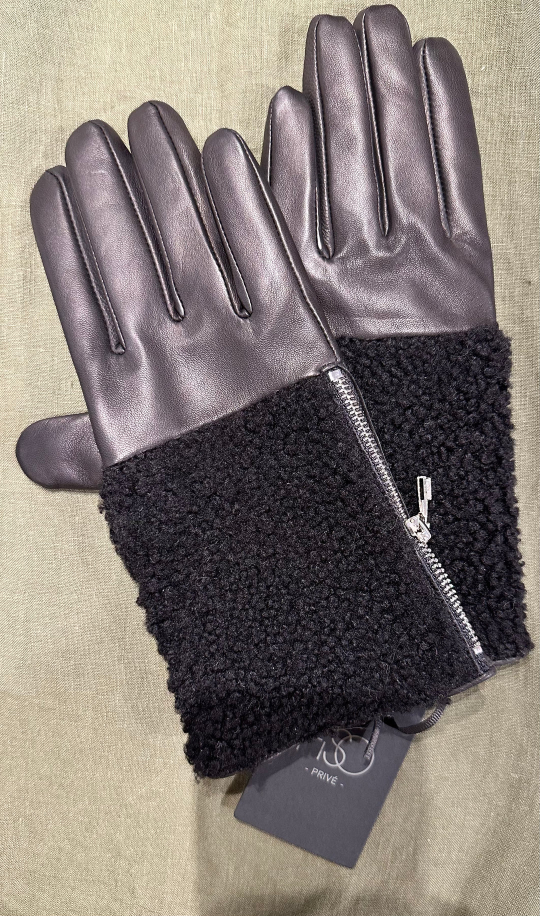 Agnes Glove