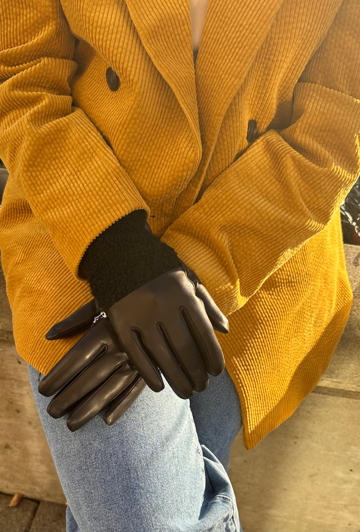 Agnes Glove