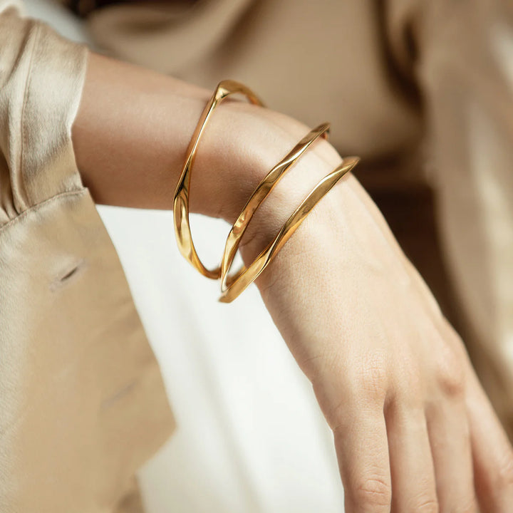 Wavy Bangle