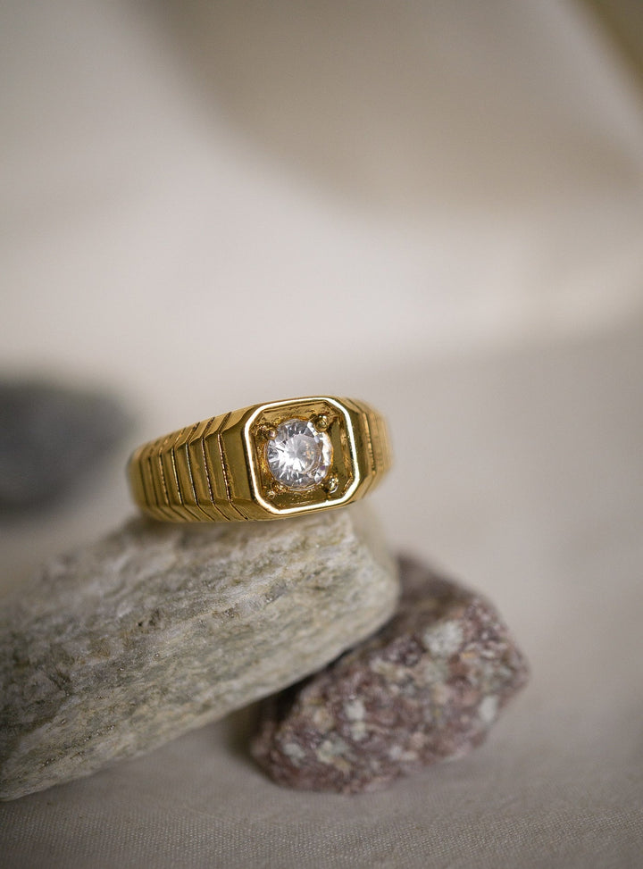 Simone Boyfriend Ring - Gold Plate