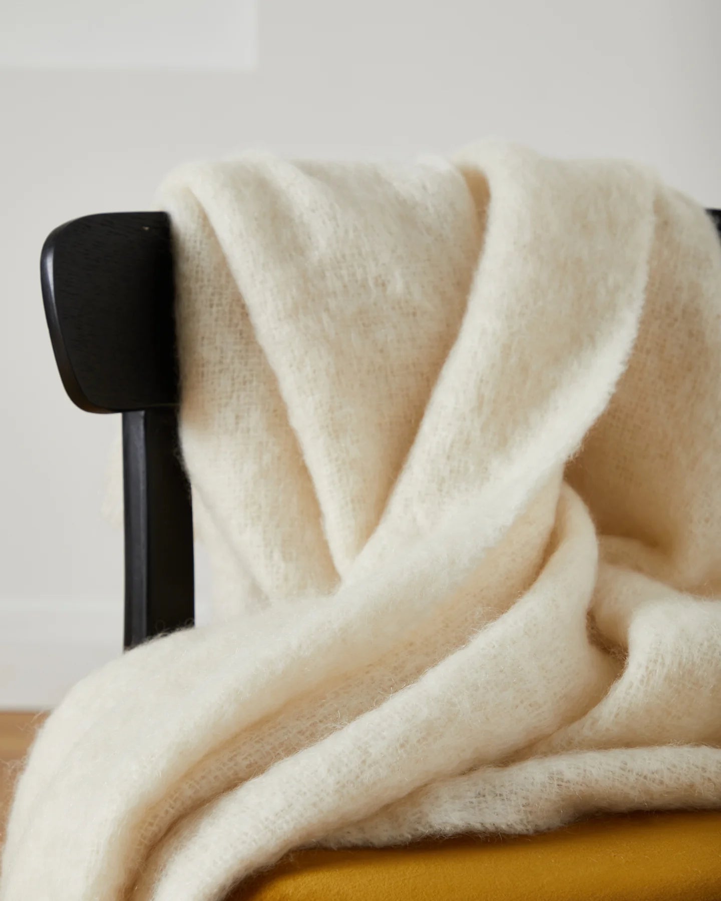 Foxford Annagh Mohair Throw - Thumbnail 3
