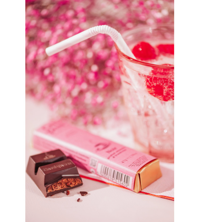 Dark chocolate bar with Almond & Raspberry