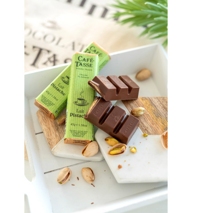 Milk chocolate bar filled with Pistachio