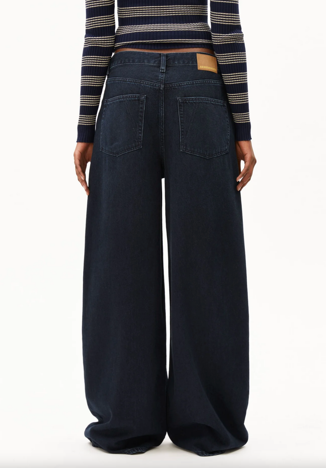 Aalthea Mid Waist Barrel Jean