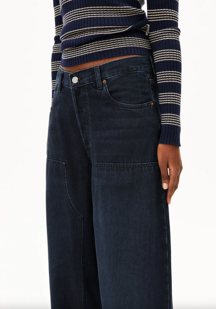 Aalthea Mid Waist Barrel Jean