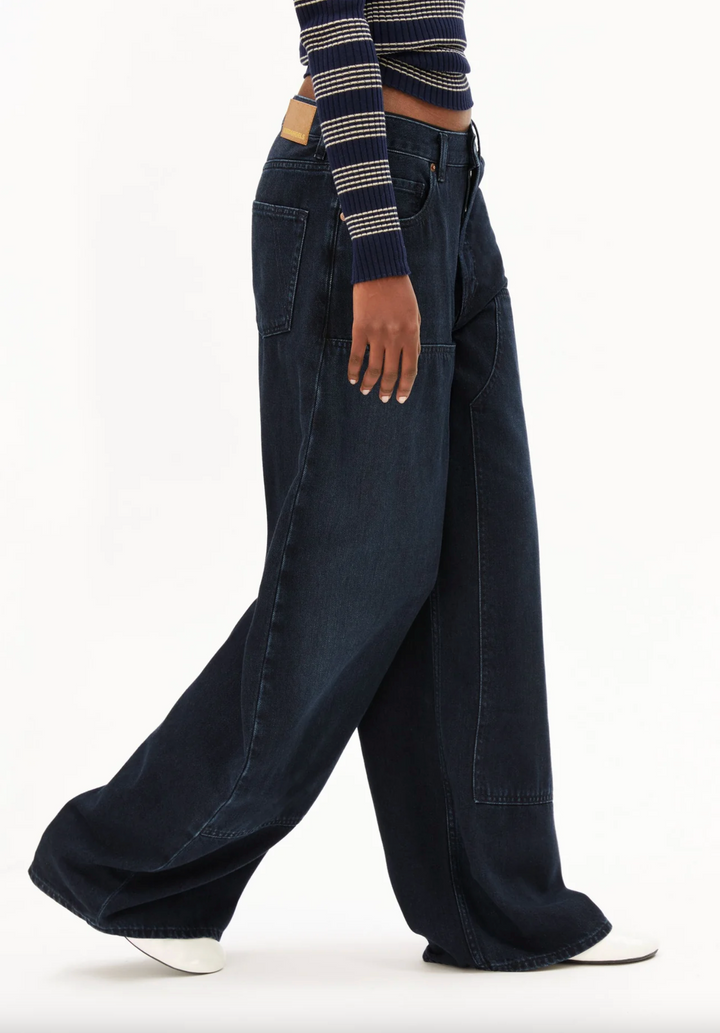 Aalthea Mid Waist Barrel Jean