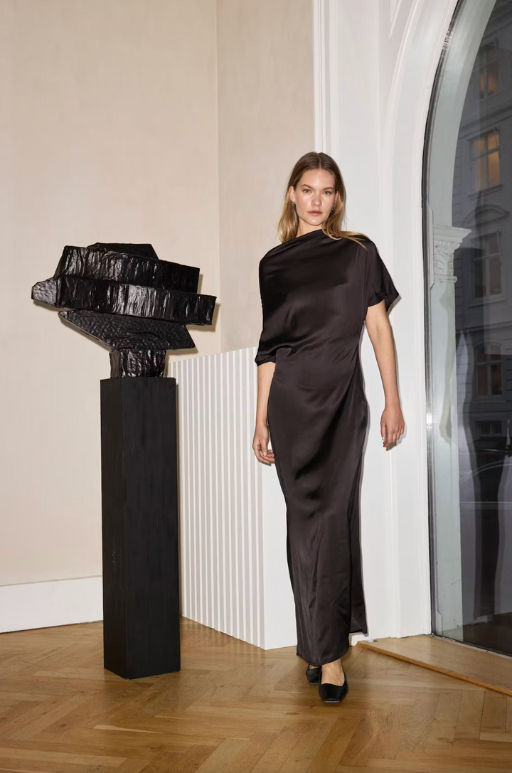 Evilia Dress