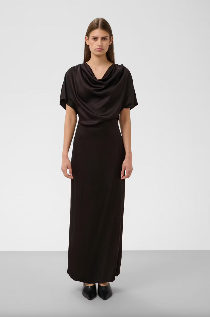 Evilia Dress
