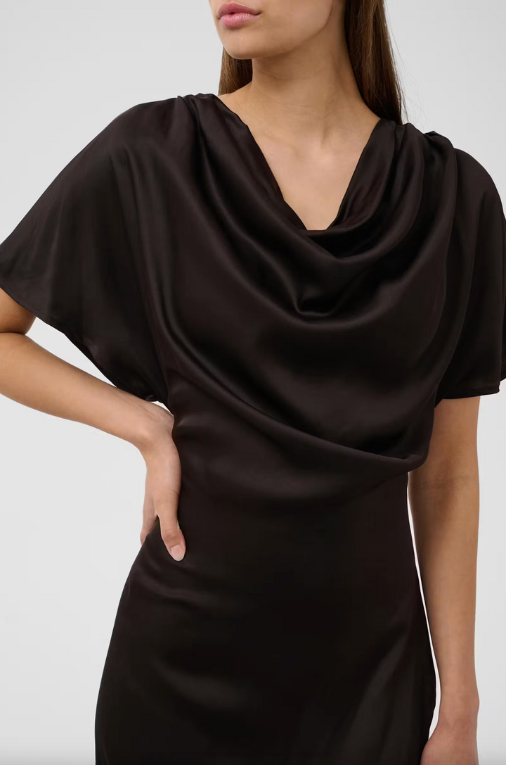 Evilia Dress
