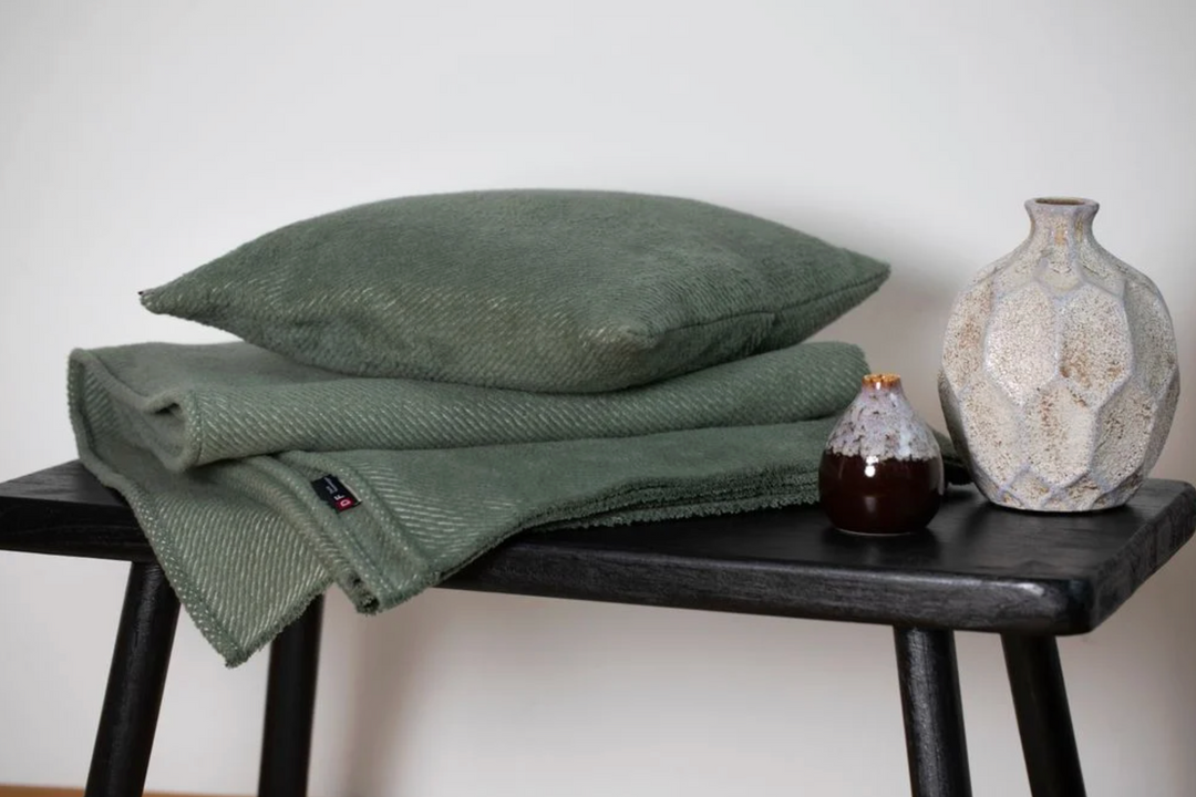 Cordi Plaid Solid