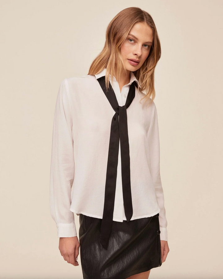 Long Sleeve Shirt w/ Neck Tie