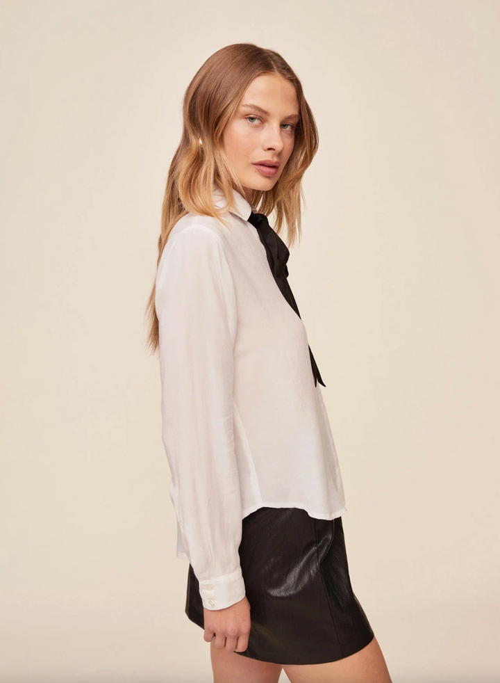 Long Sleeve Shirt w/ Neck Tie