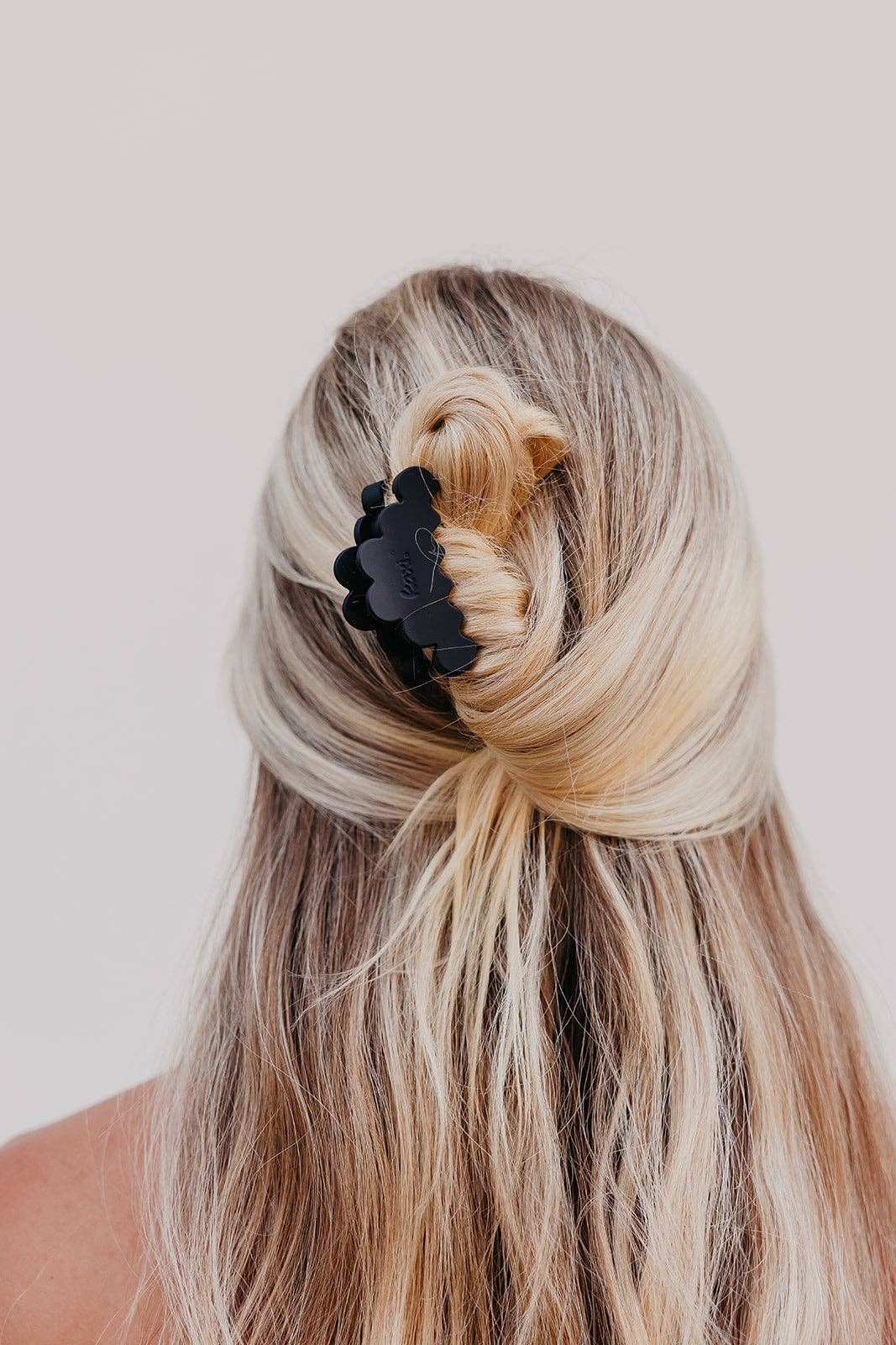 Scalloped Mini Hold Everything Claw
